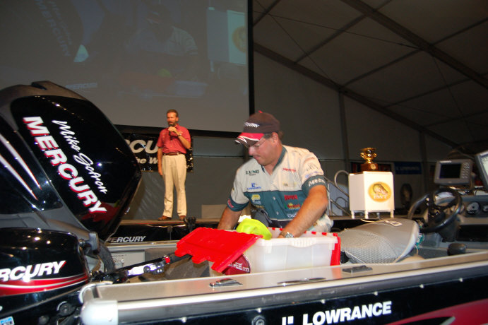 4F4CDFA5-B4D5-40A1-85D6-3D113E4E523D