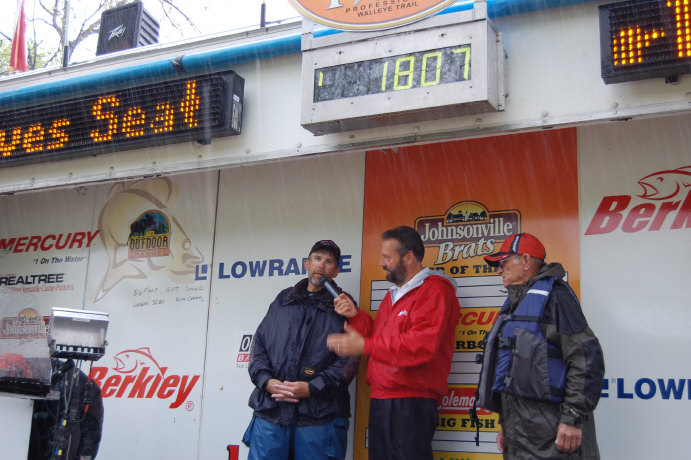 4FA83F9C-665D-4621-B962-A42C69FD21F8