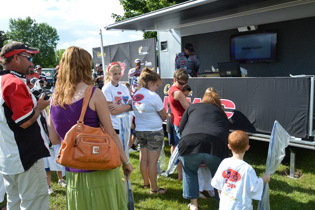 53C7CEC8-4E18-45CF-BBB7-D37603EF6E4B