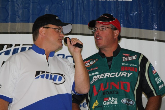 53E024A8-7FDE-424F-9E94-A99F25CB8CD3