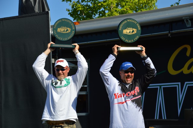 53E12BCA-356A-4B22-983C-78C1AD1892AE