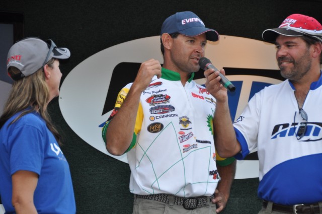 5546C5FF-3EC0-498F-945A-EA4D7E26AE09