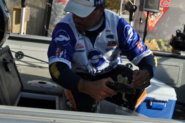 5642516E-3C38-4B9F-9513-BD6C1402E86C