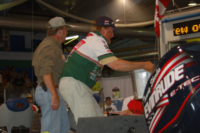 572C1CF0-9FB5-4FC4-AAFE-DBC5EC35FE78