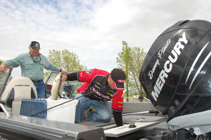 57BD053E-0E12-47FC-B832-E2CF694E3DE3