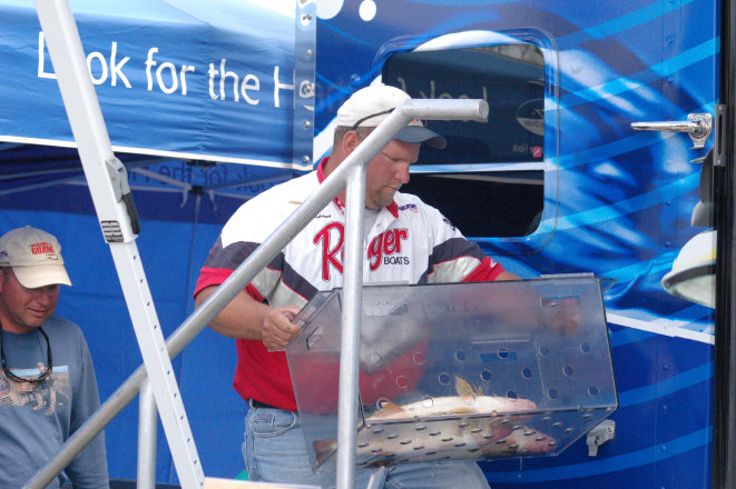 58586509-2B71-4D15-97FA-3D3C2A9D691C