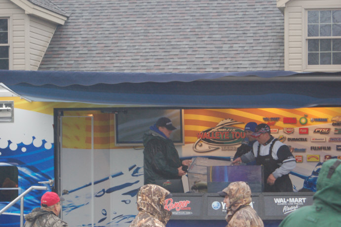 586751AF-68A7-4EE3-879D-4B81FEC15EA1