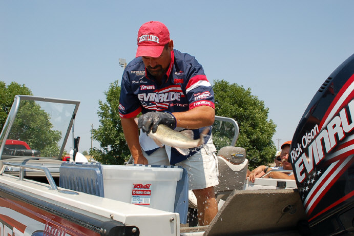 589F4BD2-0199-4439-8FAA-B0A88E699D7C