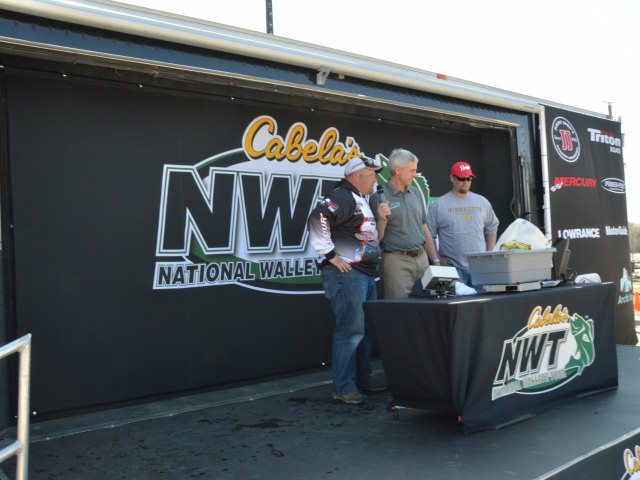 5B14C242-B266-4E52-A323-051001AE77BB