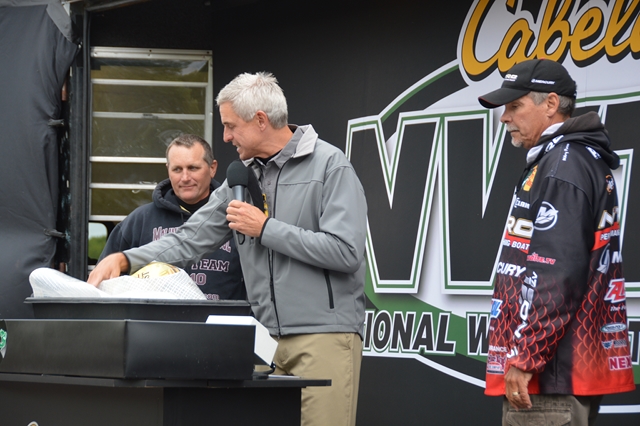 5BB2084D-2DF0-4444-B2CA-1D40F9DF5764