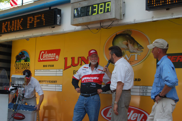 5CB35EFC-B3FC-4CA3-8F1A-D344282E4E55