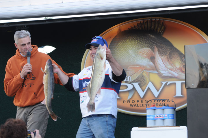 5D527D17-EB26-4BC4-8E69-3CF66264180D