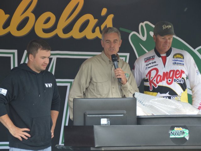 5DF937E9-72AE-4661-99C1-142E433468D4