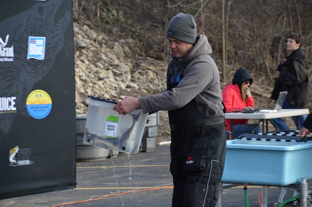 61FF8DEC-6D5C-4A85-84F3-82AD6D961942