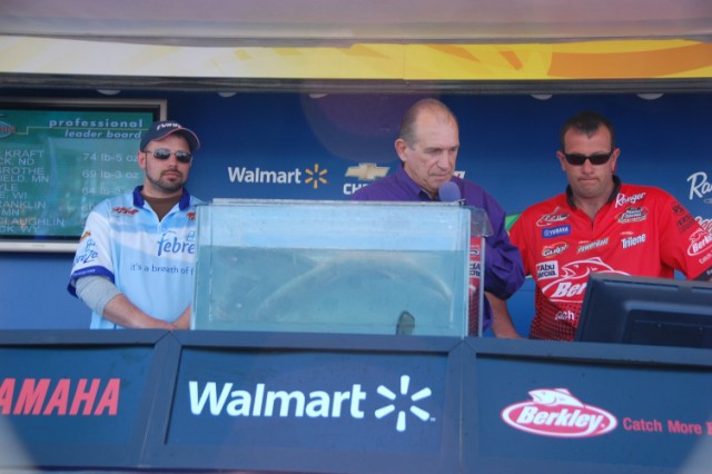 63BAAE76-C969-4A8F-8142-F3E0806128F8