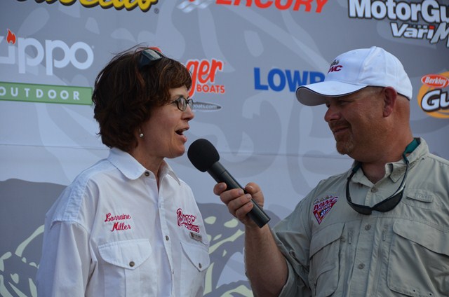 63BCCBD0-94F7-4A59-9DD8-6EBEF5CE0F7F