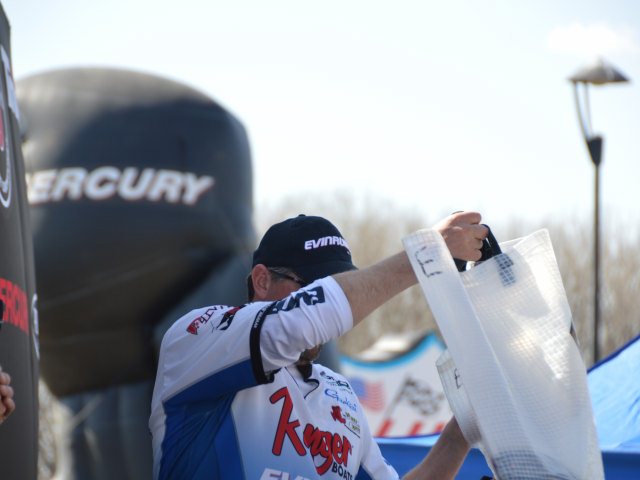 64AB17E7-5A24-48BD-9170-44BEB9909B5F