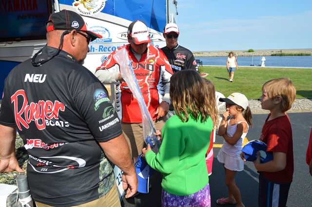 64FAAFFF-72E8-4AC5-AE2E-2A07447C89BC