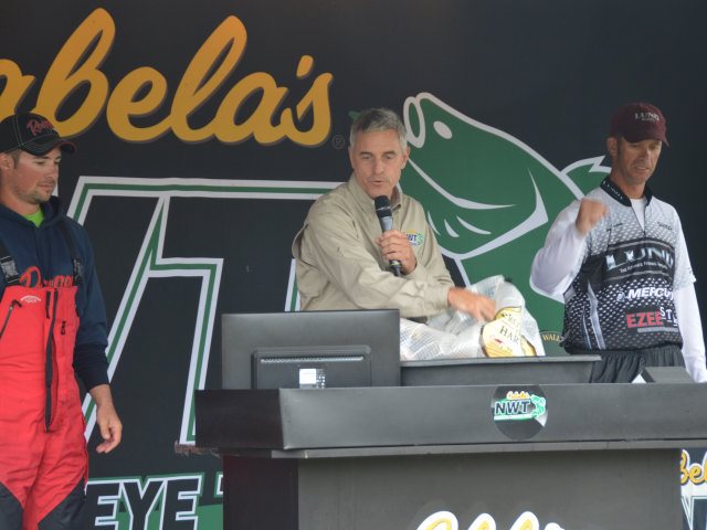 6549CF1F-7E91-4105-BBDF-FBA2A403D72A