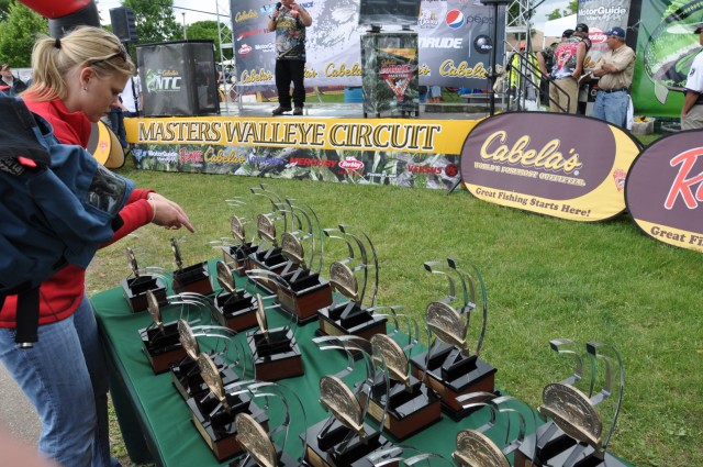 6890293F-9ABF-42AA-B64E-6010A7F4DE86