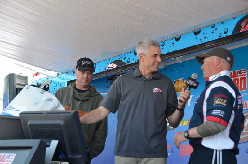 6942B475-71E8-407F-945D-CDD0A1E32D5C