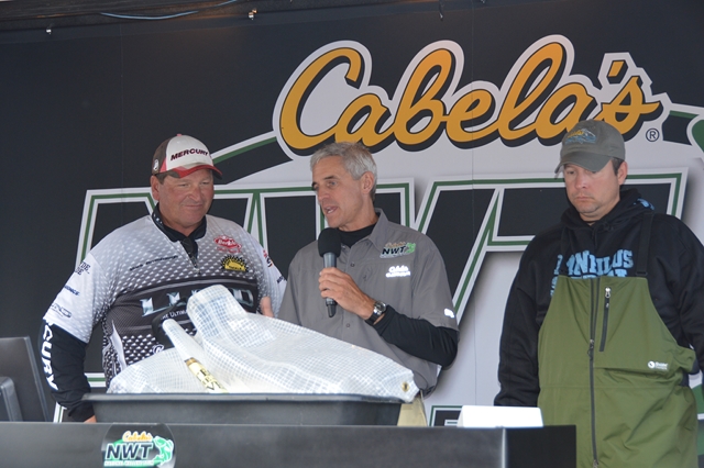 69DF7E2D-25E7-49E4-ADB2-C2C9594663AA