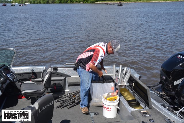 69EEB916-F2E3-40D8-9701-1C1267A09764