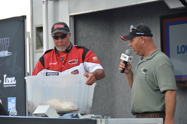 6AC040DB-8125-4774-90D3-357A5CDC0091