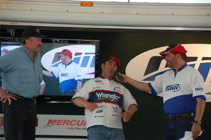 6AE8454F-B9EE-41E7-A137-EB861F683588