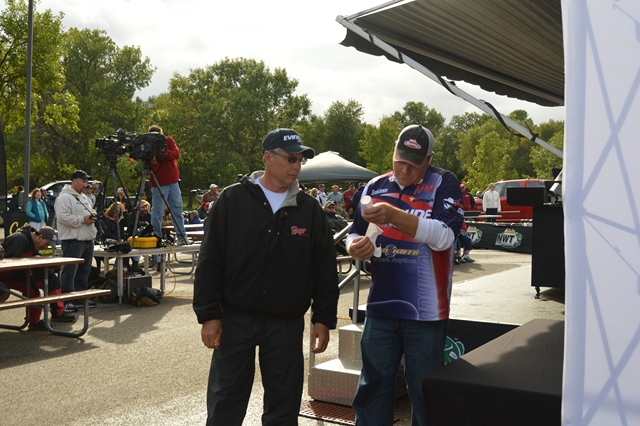 6AFDC287-2AF3-4EBE-A553-5AA70665799E