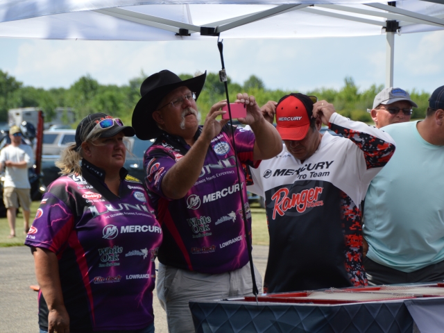 6BFFA517-C356-48C0-A8E5-570BD6FA3DD0