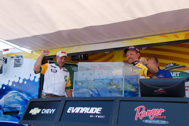 6C372FAD-05B9-4BFA-8C12-D4D1E4D9152C