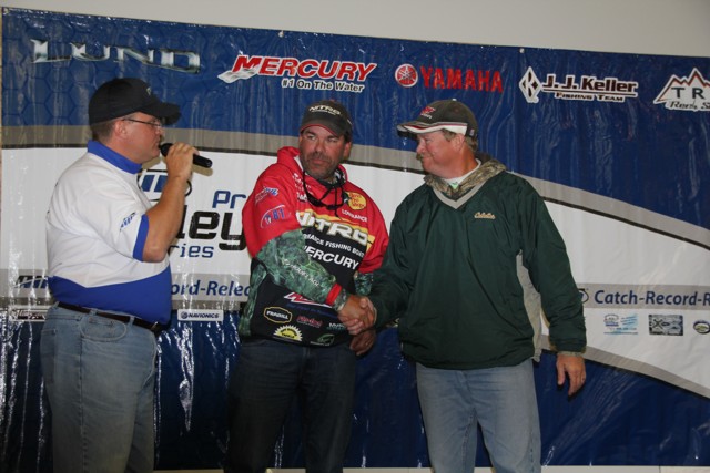 6C5A8E40-8733-4128-B5E8-679F39E3334E