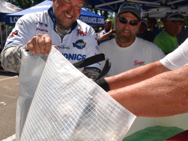 6CEBB17E-8540-4D7F-BAF0-B5E9CCD06D7B