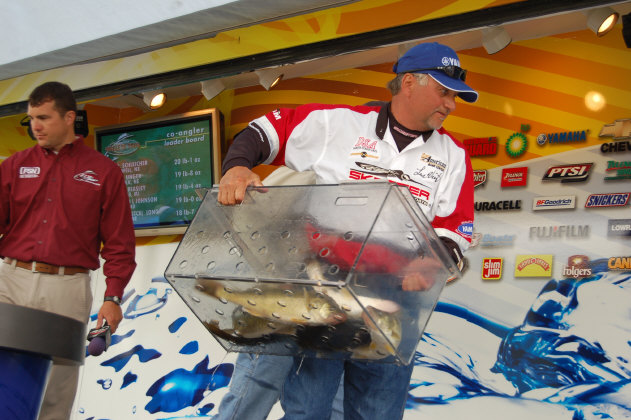 6DB65590-6B3F-42B9-A7F7-6C8FB3B69930