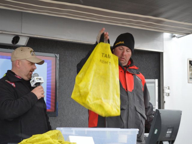 6DCBAE52-DB13-467F-ADF1-CBB0C39B0665