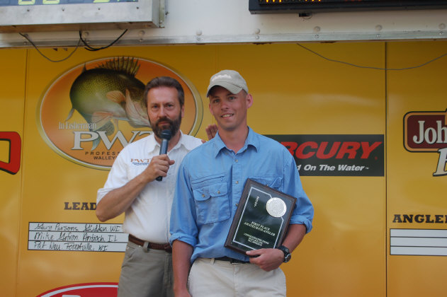 6DCC1B23-87A6-45B6-B64D-509868686A92