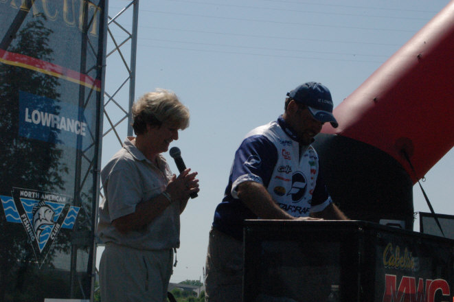 6E10421C-B04F-4F4E-B476-483045450BD3