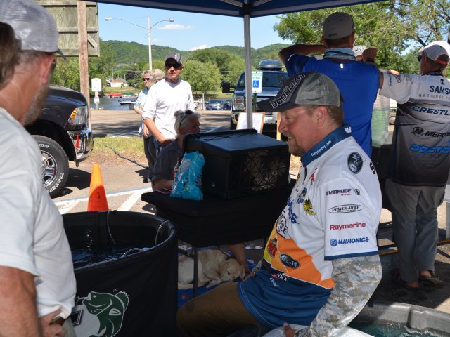 6E4C1BE6-0FE6-4F7F-8FEF-C51D6F6D4BF2