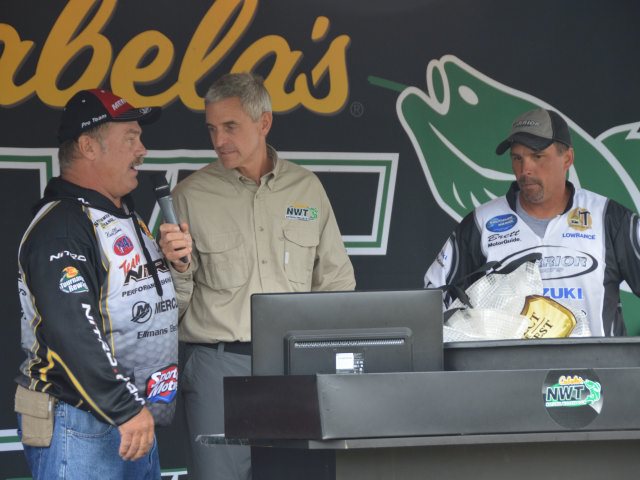 6E6A0C41-A3A3-4EB4-8F0C-80F42D3F1D74