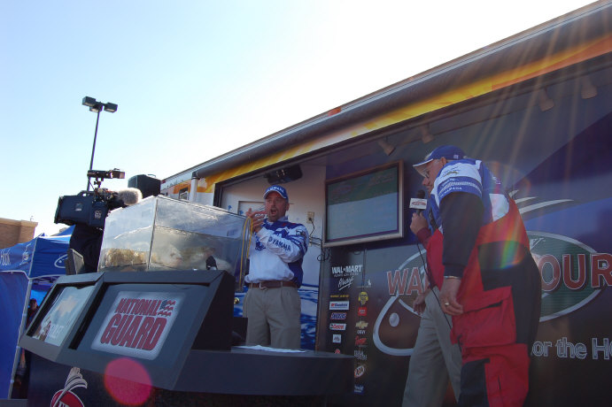 6F0B0EE2-CAF2-41F7-B903-F907079B4D1C