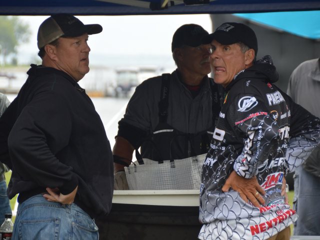 6F77B019-5481-4479-872E-1D68C7EBF6DD