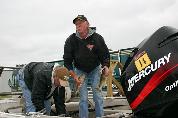 6FACAAFC-C49B-490B-A0A4-EE4B072DEAE5