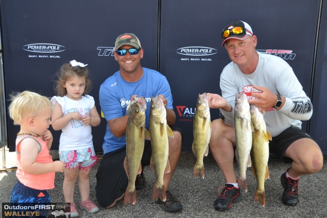 7024879F-8CA2-4E46-B887-F41B99C2F246