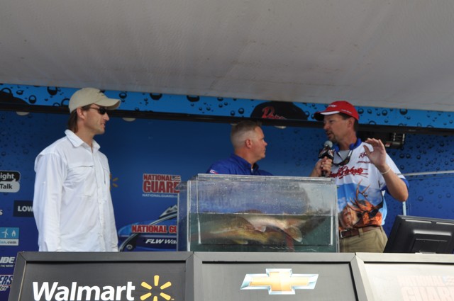 7074F749-C101-4B5E-B6AB-9E2F8F5440B1