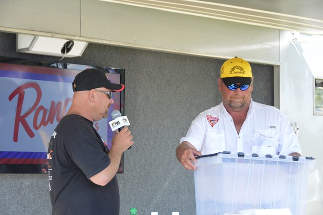 70B65574-AB5F-4004-9712-DE2DCE5F7F43