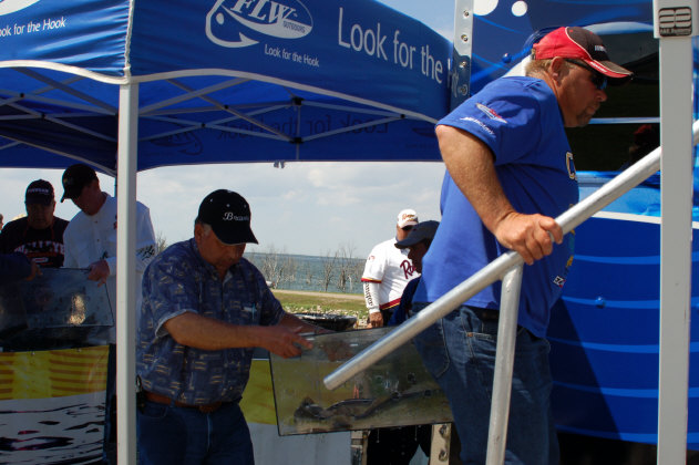 70E5ED95-7B22-44B3-BA17-2FCED0FB5C84