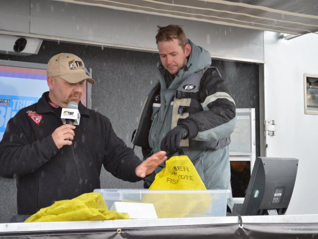 7192B672-5696-4CF3-811C-F6DD5BFB273F