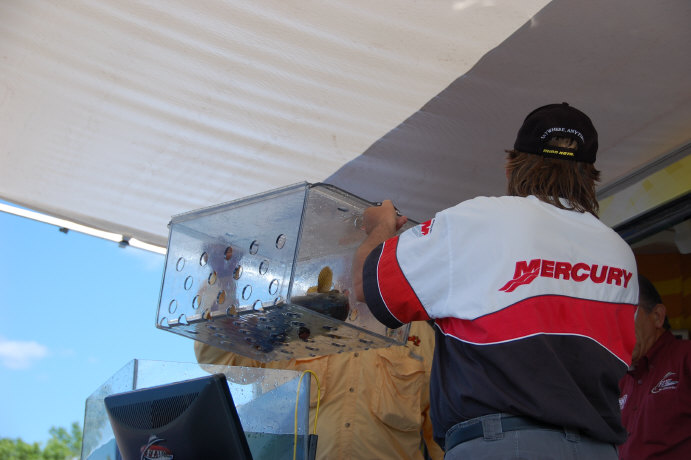 72E99744-836D-43E3-8CCD-3B24A4C531CF