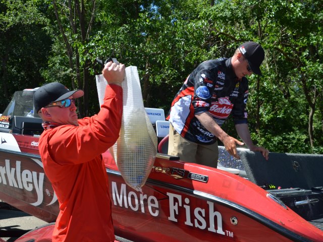 7596DCF0-B814-4DF6-AED5-496BA2A770BE